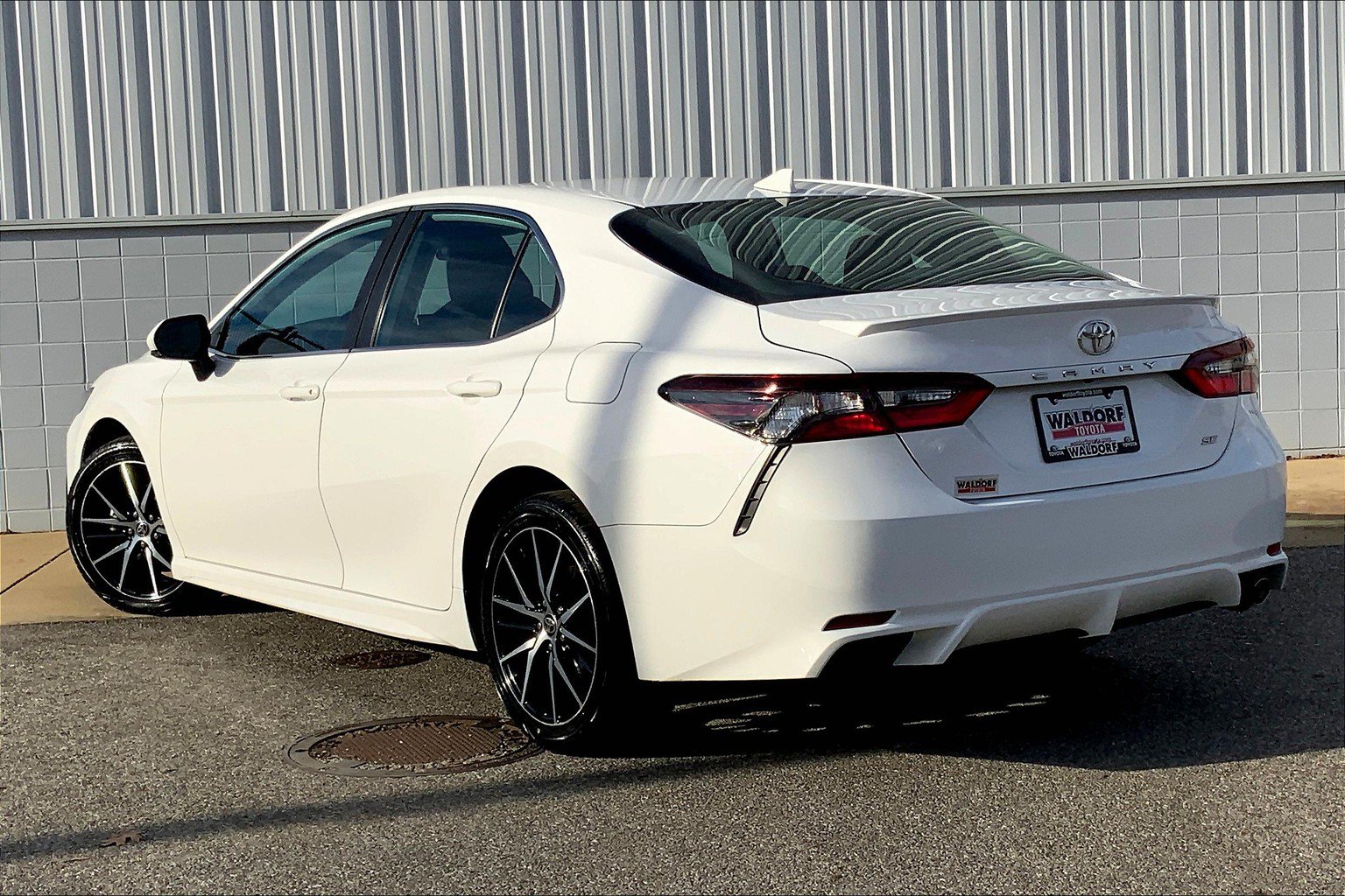 Used 2022 Toyota Camry SE FWD image 15