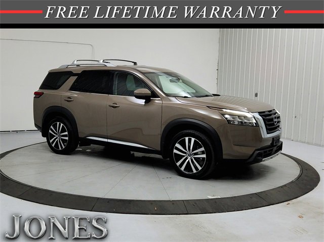 Used 2024 Nissan Pathfinder Platinum w/ Cargo Package