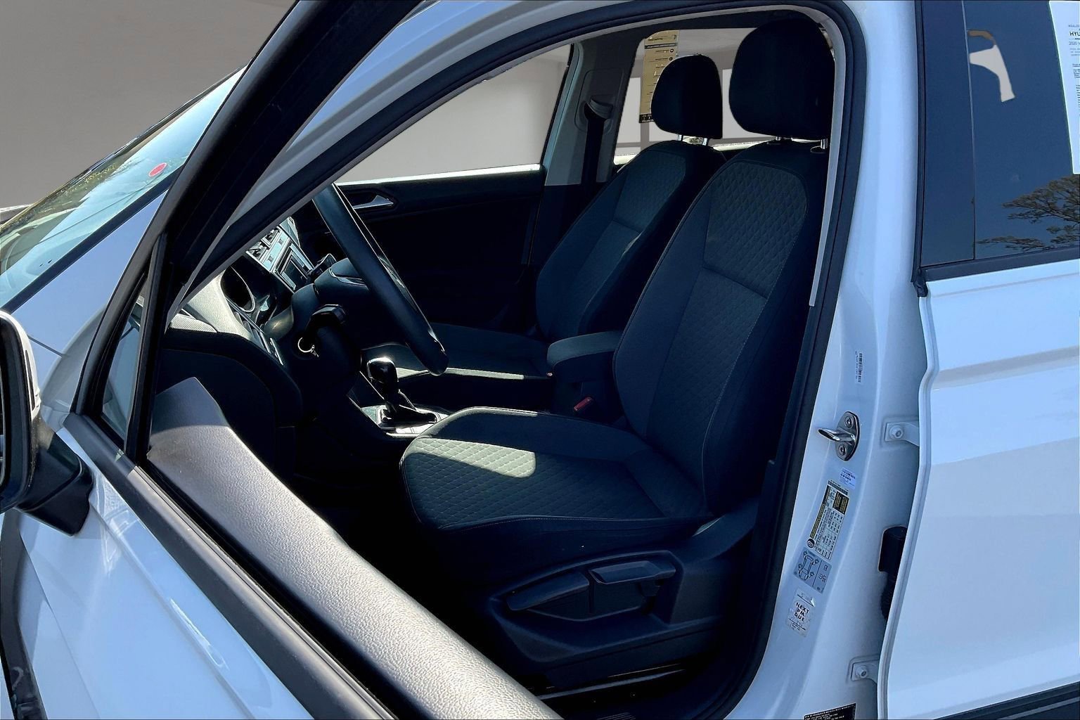 Used 2020 Volkswagen Tiguan S image 21