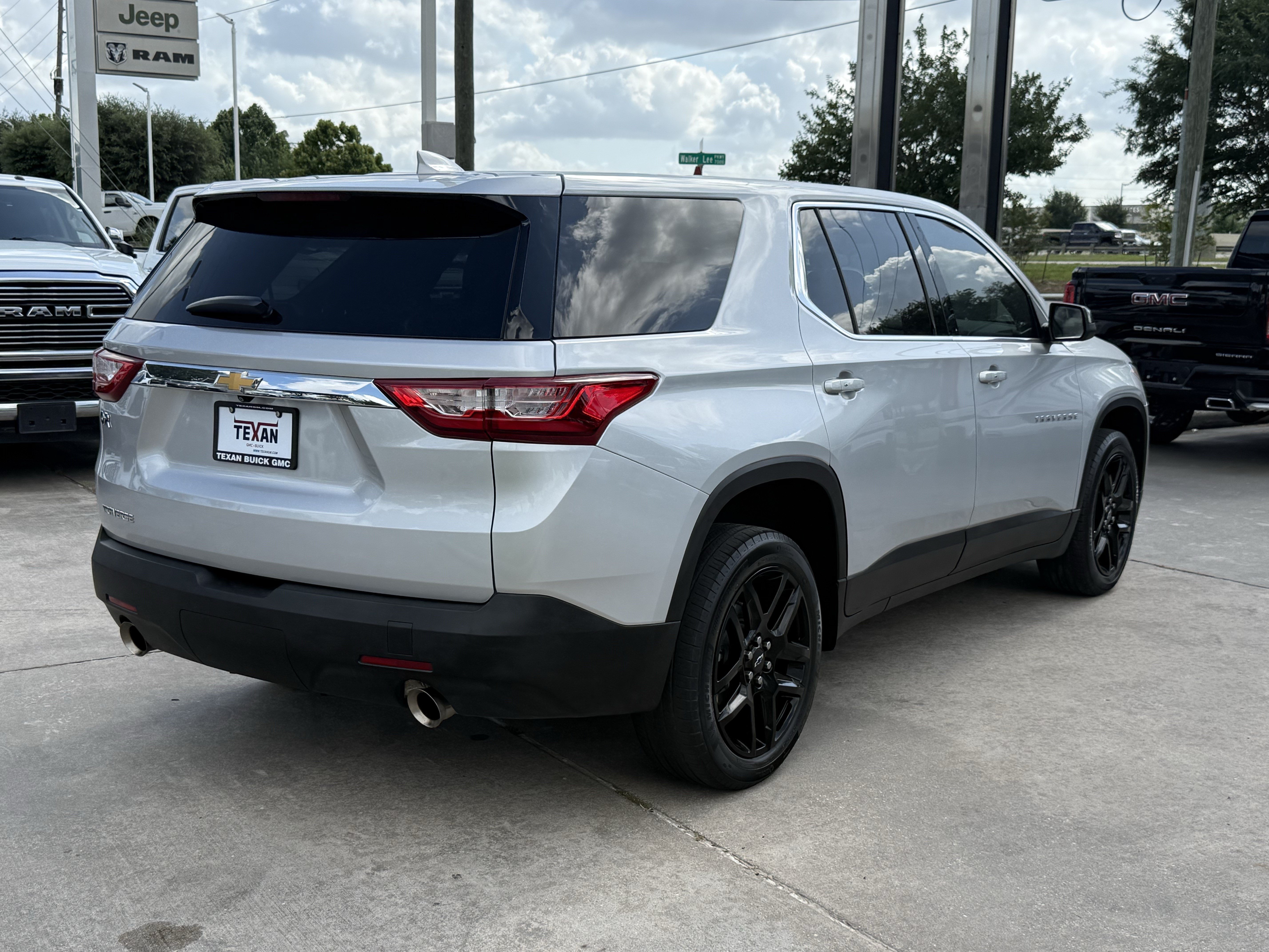 Used 2021 Chevrolet Traverse LS w/ LPO, Floor Liner Package FWD image 5