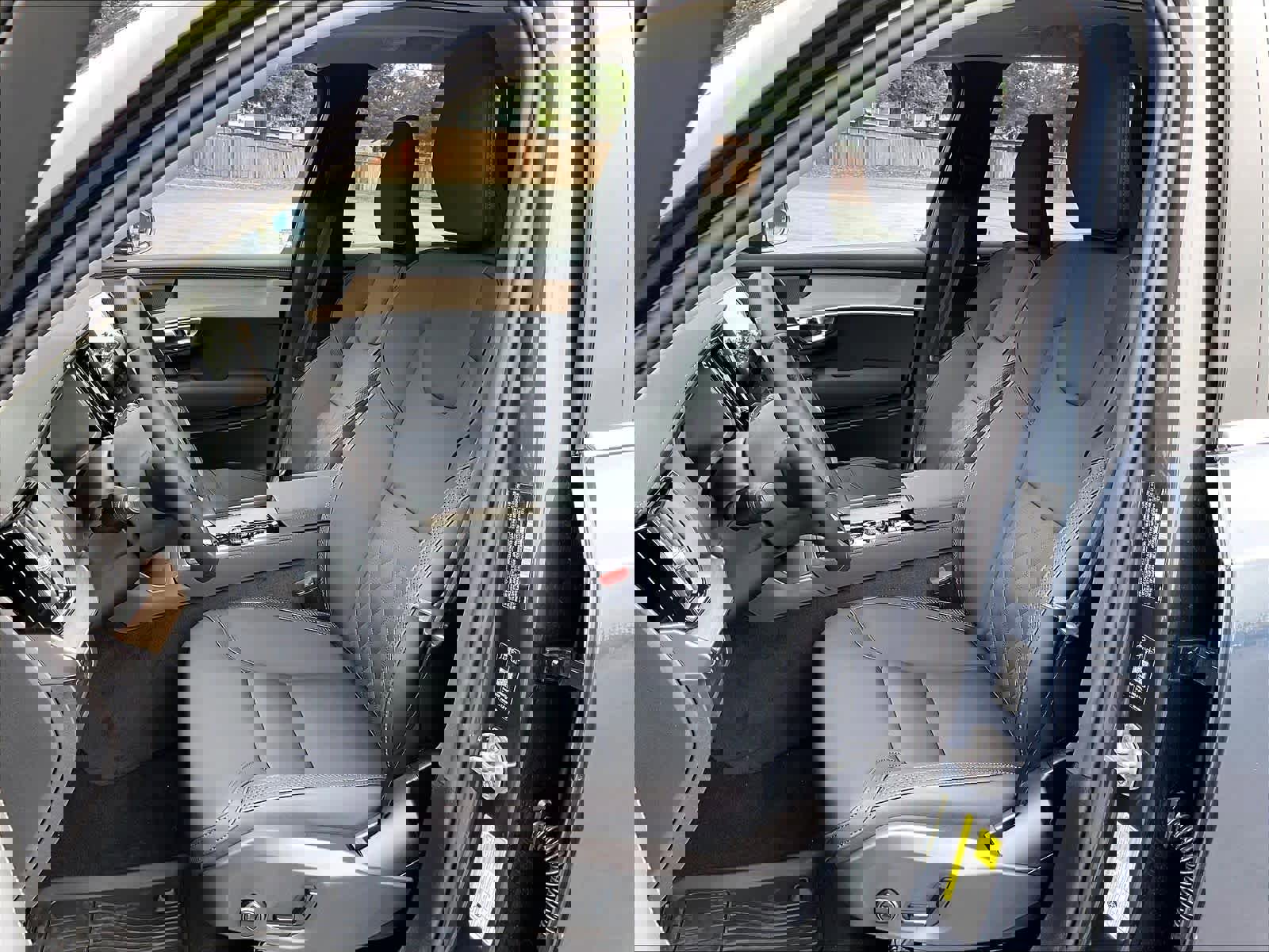 New 2026 Volvo XC90 T8 Plus w/ Protection Package Premier image 11