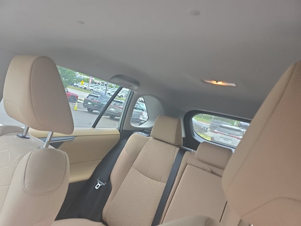 Used 2021 Toyota RAV4 XLE FWD image 20