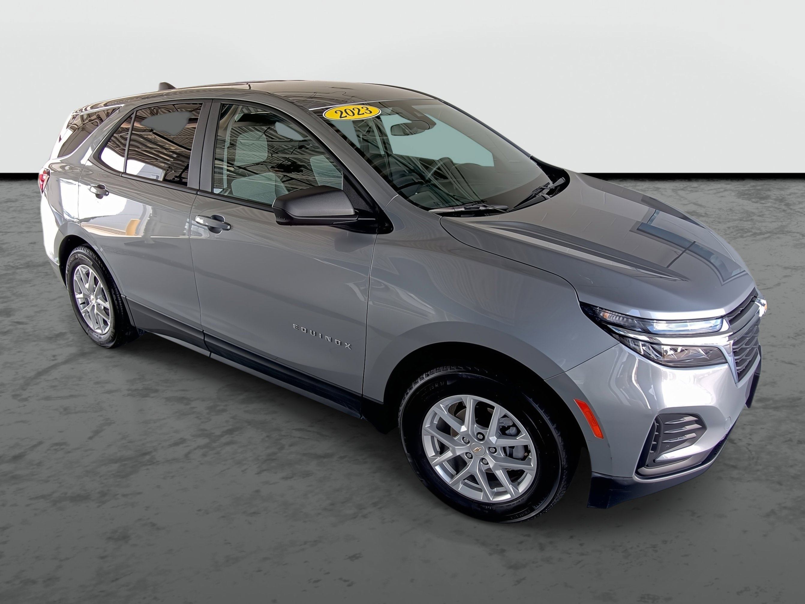 Used 2023 Chevrolet Equinox LS w/ LS Convenience Package image 4