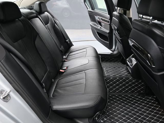 Used 2016 BMW 740i image 27