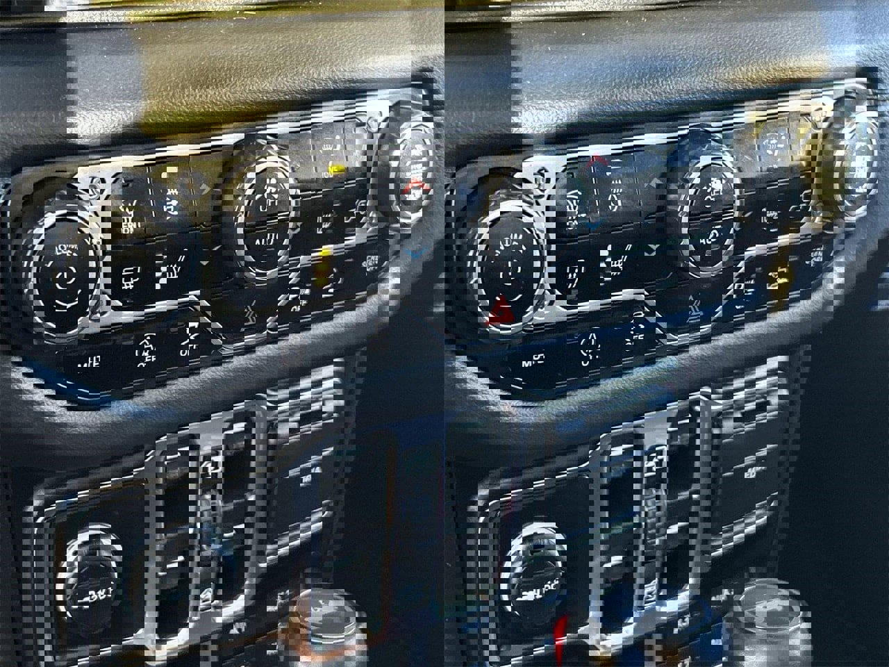 Used 2024 Jeep Wrangler Sahara w/ Technology Group image 24