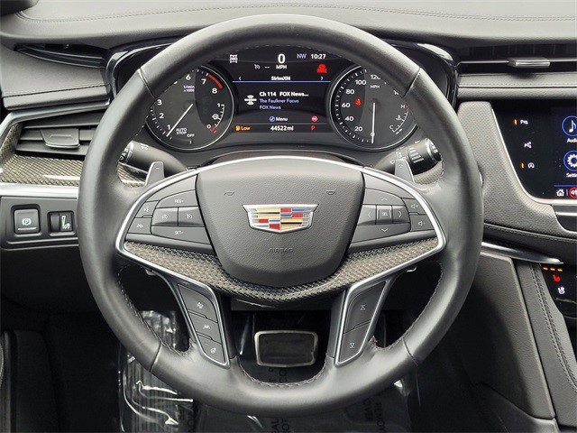 Certified 2022 Cadillac XT5 Sportv w/ LPO, ONYX Package image 7