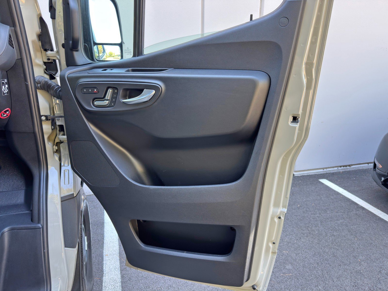 Used 2023 Mercedes-Benz Sprinter 2500 image 35