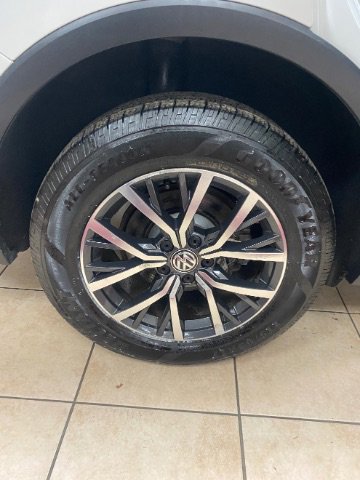 Used 2018 Volkswagen Tiguan SE AWD/4WD image 28