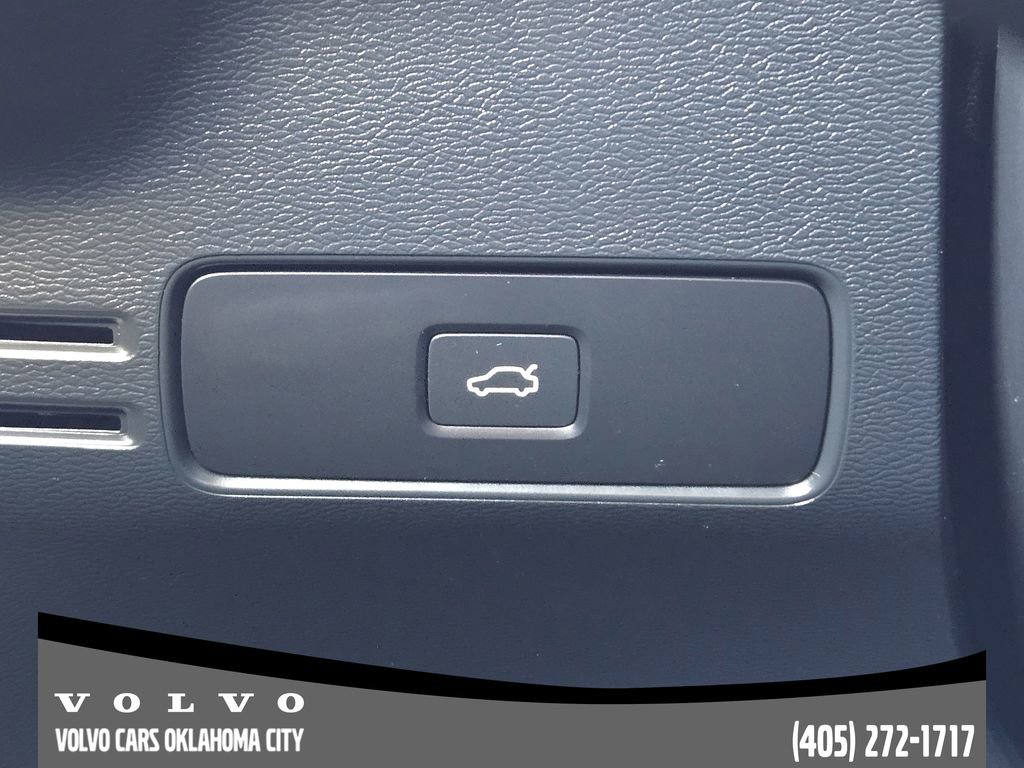 Certified 2025 Volvo XC40 B5 Plus image 21