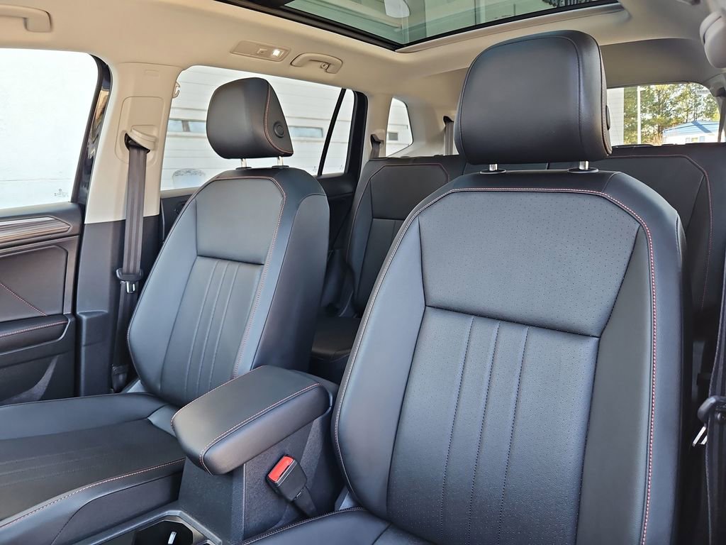 Used 2024 Volkswagen Tiguan Wolfsburg Edition image 24