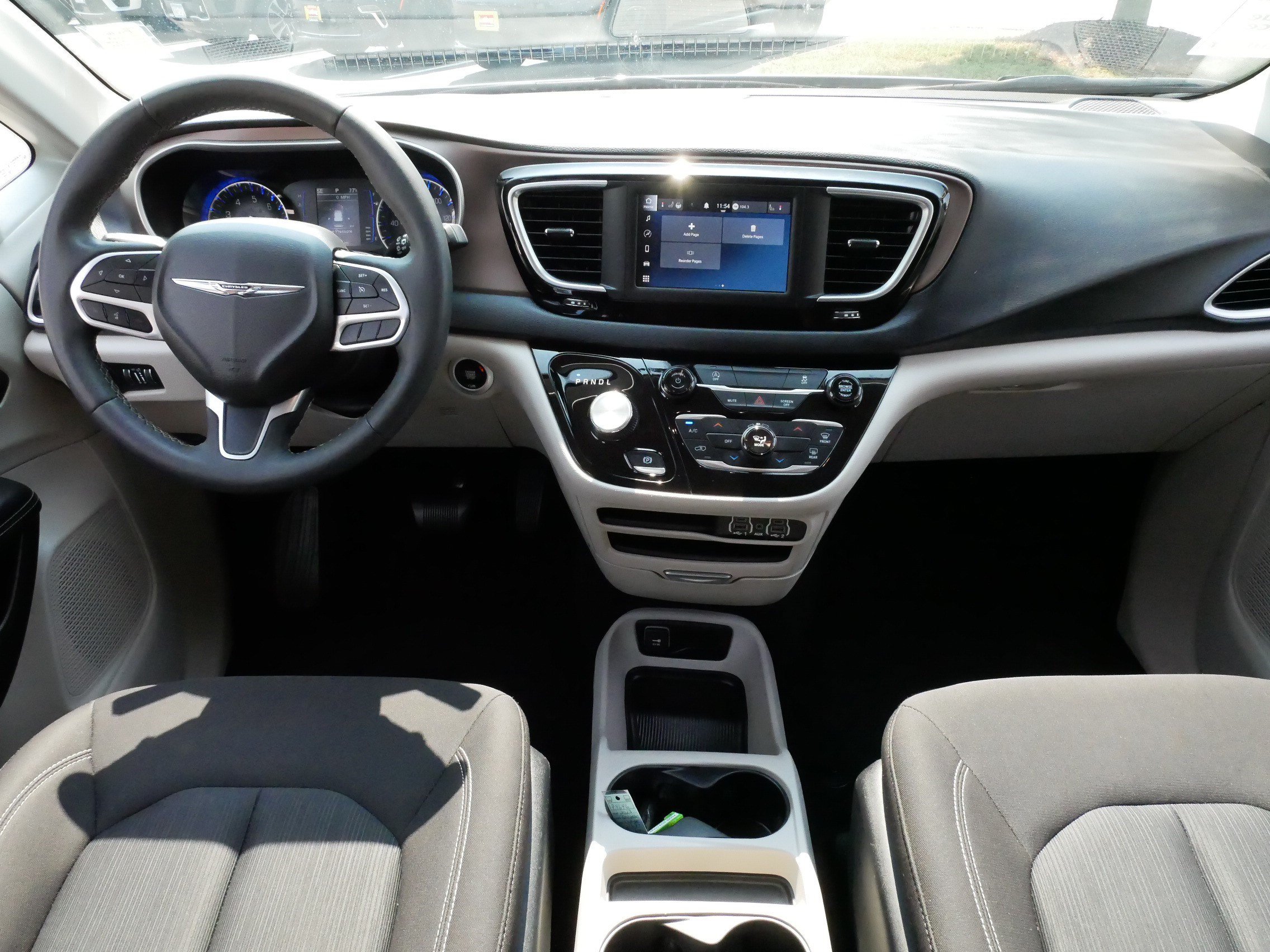 Used 2023 Chrysler Voyager LX FWD image 10