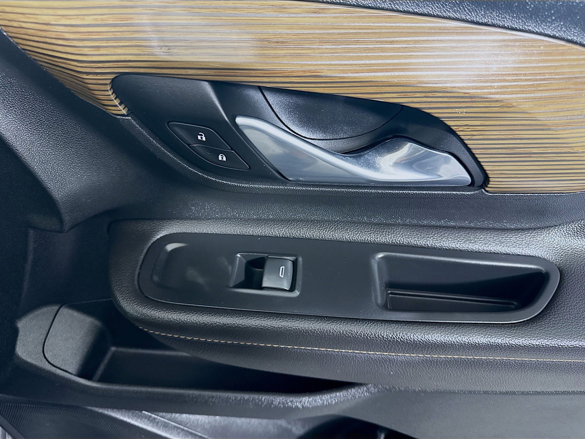 Used 2021 GMC Terrain SLE w/ Driver Convenience Package image 31