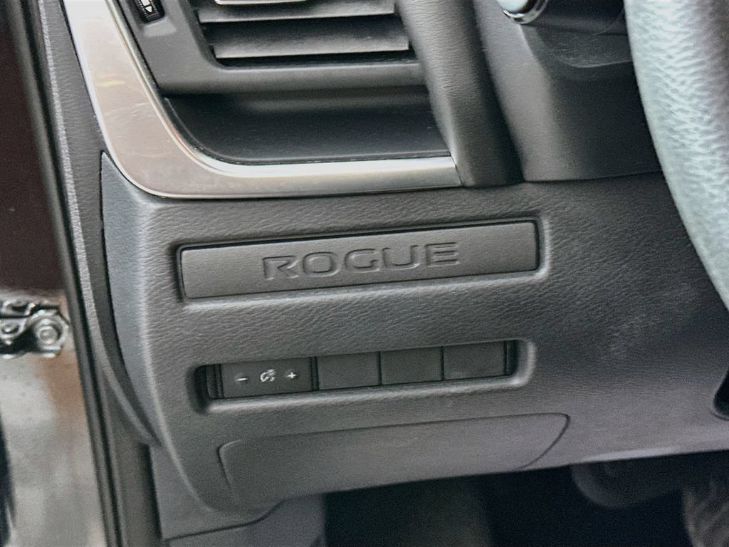 Used 2023 Nissan Rogue S AWD/4WD image 16