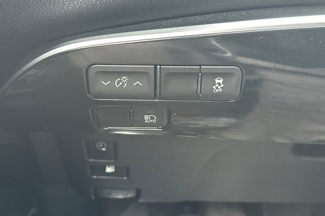 Used 2021 Toyota Prius Prime XLE image 34