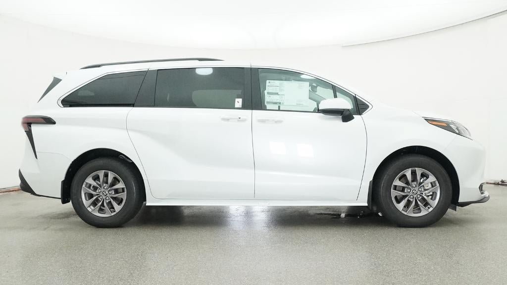 New 2026 Toyota Sienna XLE FWD image 27