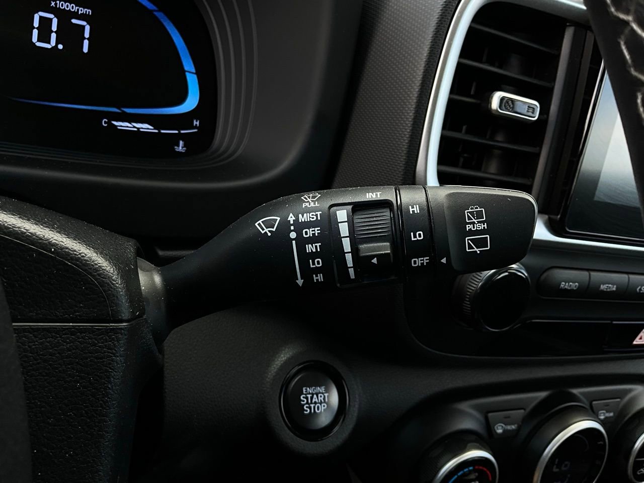 Used 2025 Hyundai Venue SEL image 37