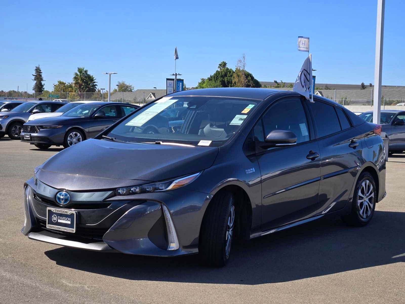 Used 2022 Toyota Prius Prime XLE FWD image 3