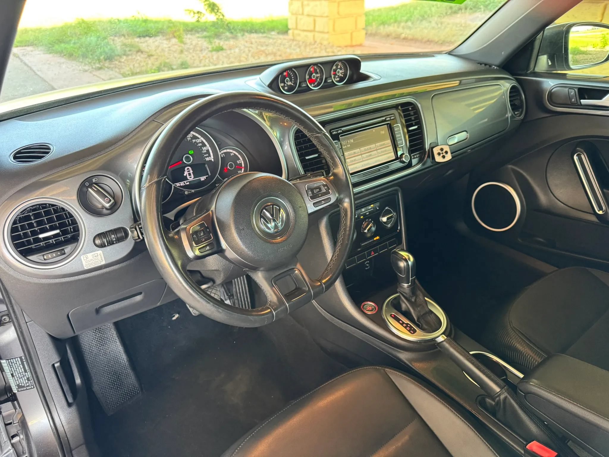 Used 2014 Volkswagen Beetle TDI FWD image 10