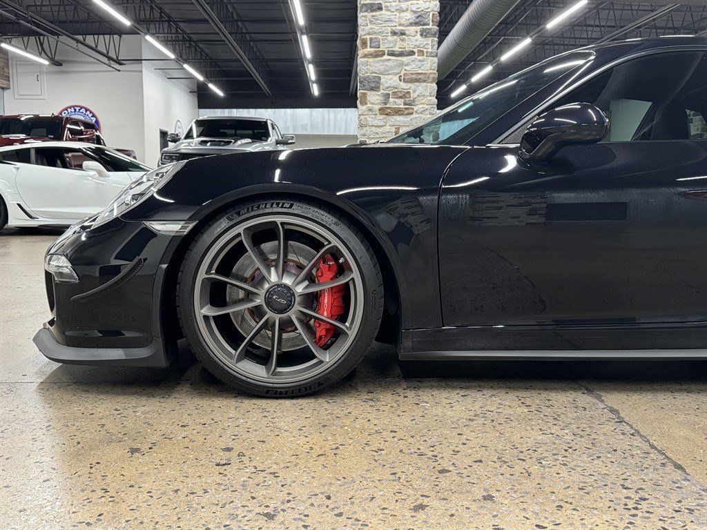 Used 2015 Porsche 911 GT3 RWD image 5