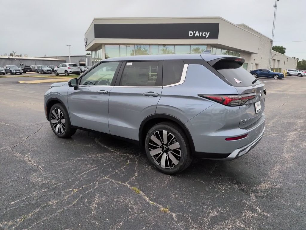 New 2026 Mitsubishi Outlander SE AWD/4WD image 12