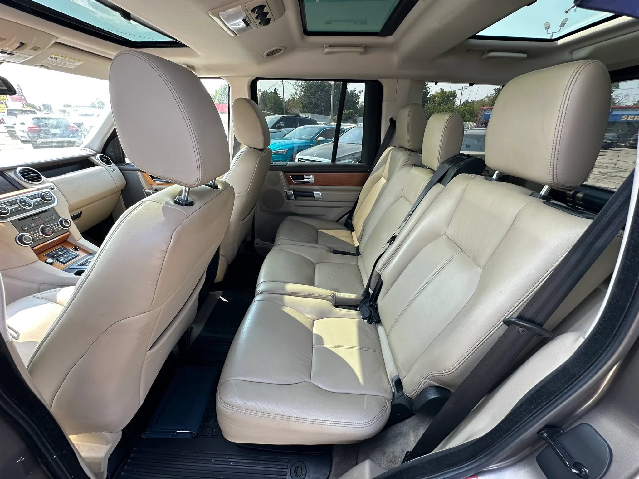 Used 2015 Land Rover LR4 HSE LUX AWD/4WD image 16