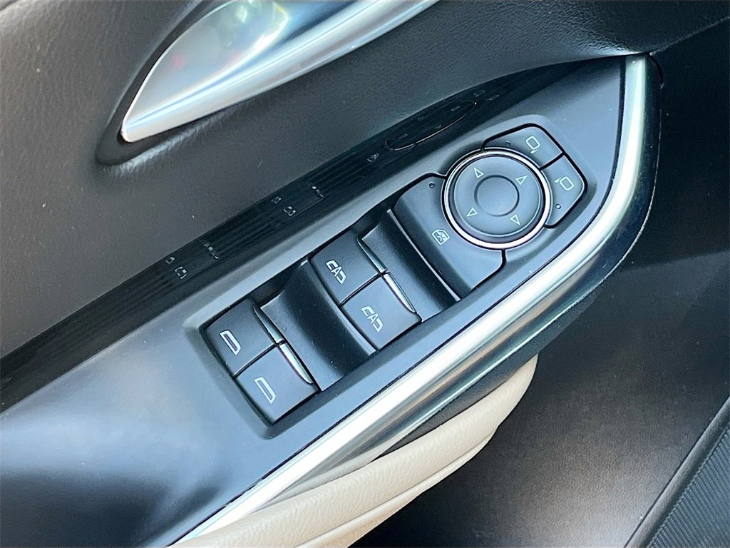 Used 2024 Cadillac XT4 Luxury w/ Cold Weather Package image 18