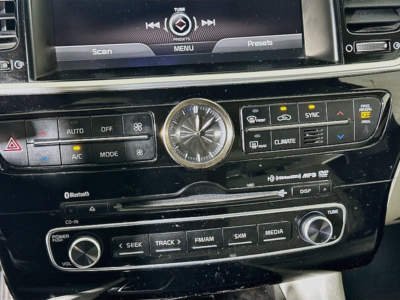 Used 2015 Kia K900 Luxury w/ VIP Package (Discontinued) RWD image 18