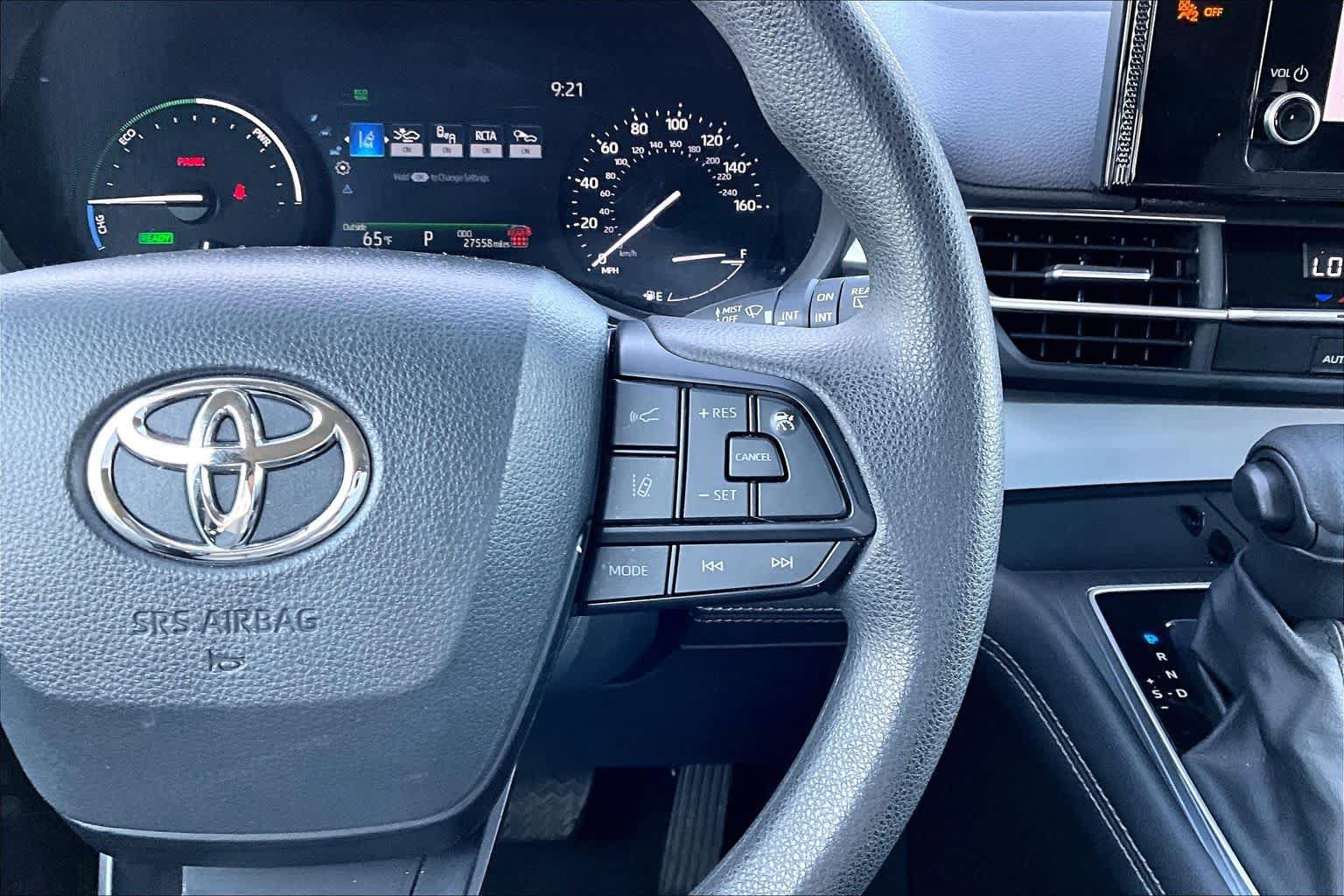 Certified 2025 Toyota Sienna LE FWD image 24