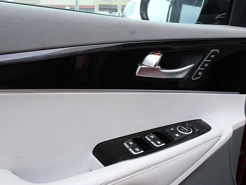 Used 2019 Kia Sorento SX image 15