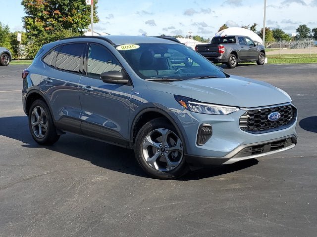Used 2025 Ford Escape ST-Line w/ Tech Pack #1 AWD/4WD image 35