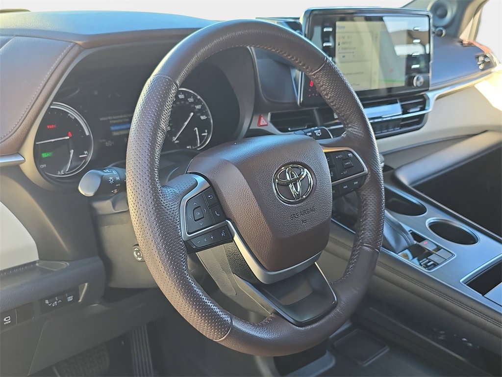 Used 2022 Toyota Sienna Platinum image 21