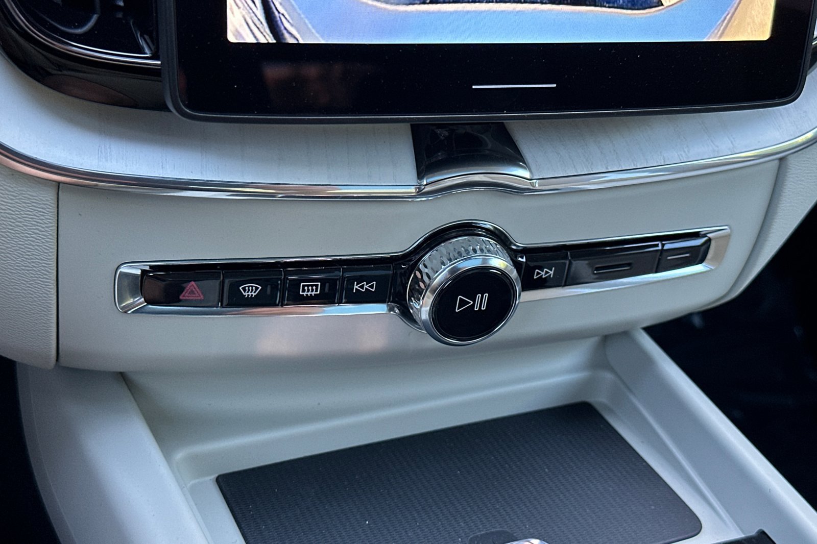 New 2026 Volvo XC60 T8 Ultra w/ Climate Package AWD/4WD image 18