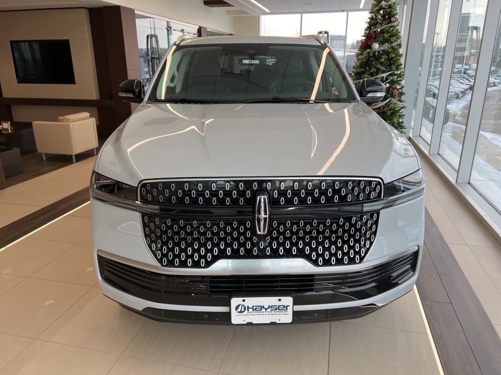 New 2025 Lincoln Navigator L Reserve image 2