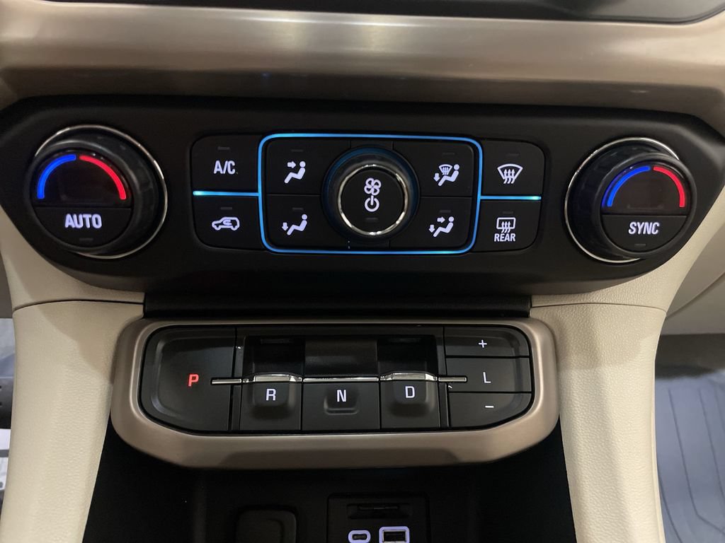 Used 2021 GMC Acadia Denali w/ Denali Technology Package FWD image 13