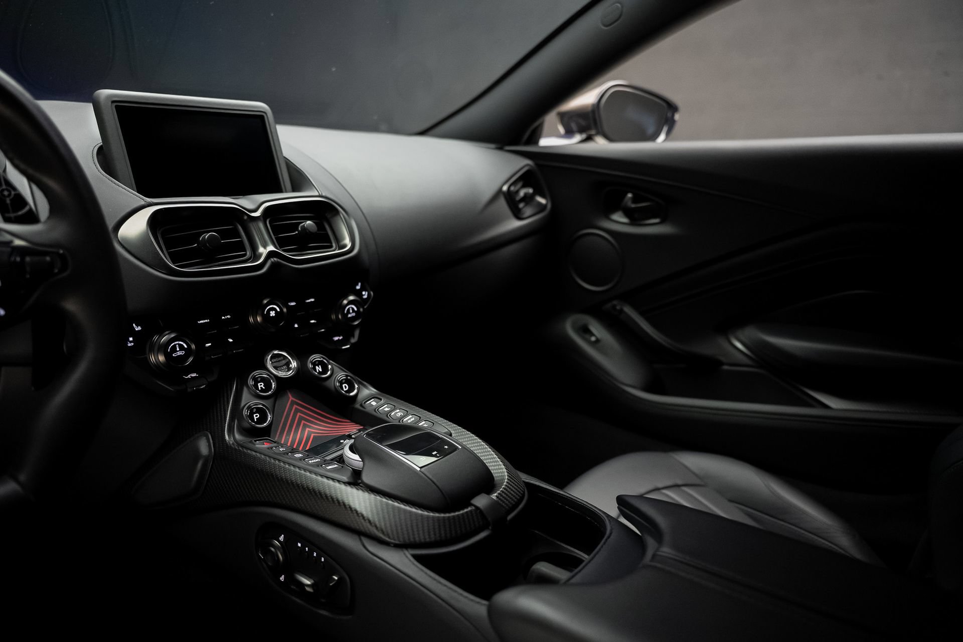 Used 2022 Aston Martin V8 Vantage Coupe RWD image 49