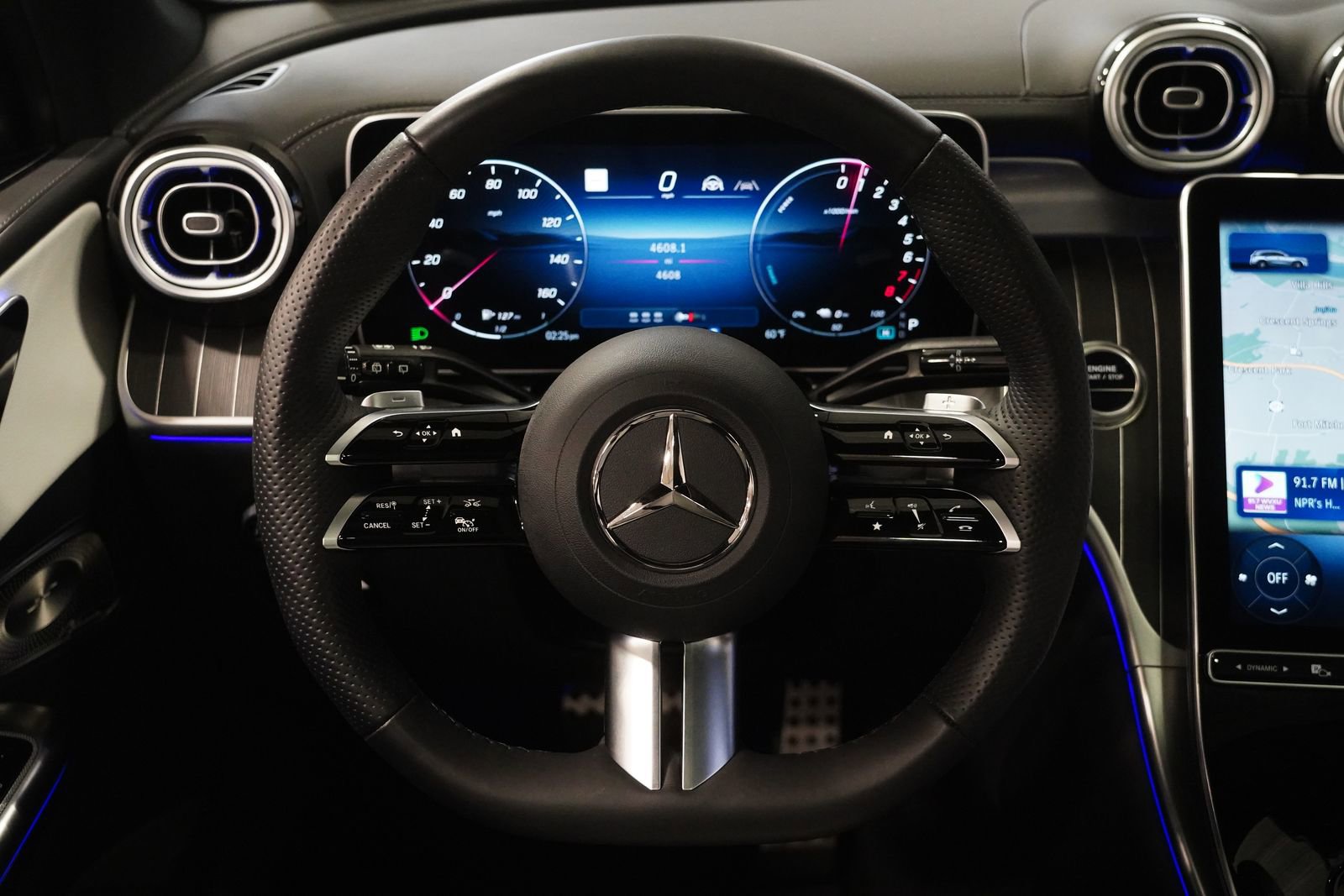 Used 2025 Mercedes-Benz GLC 350e 4MATIC image 16