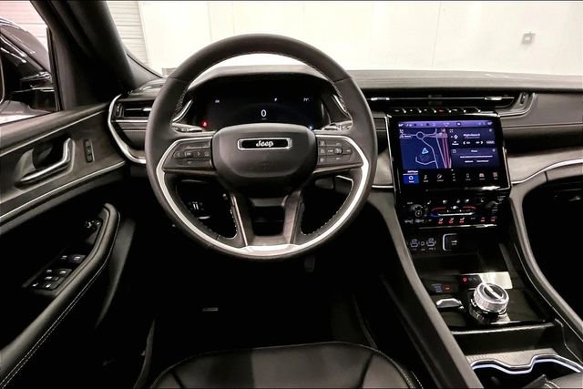 Used 2025 Jeep Grand Cherokee Limited w/ Luxury Tech Group II AWD/4WD image 6