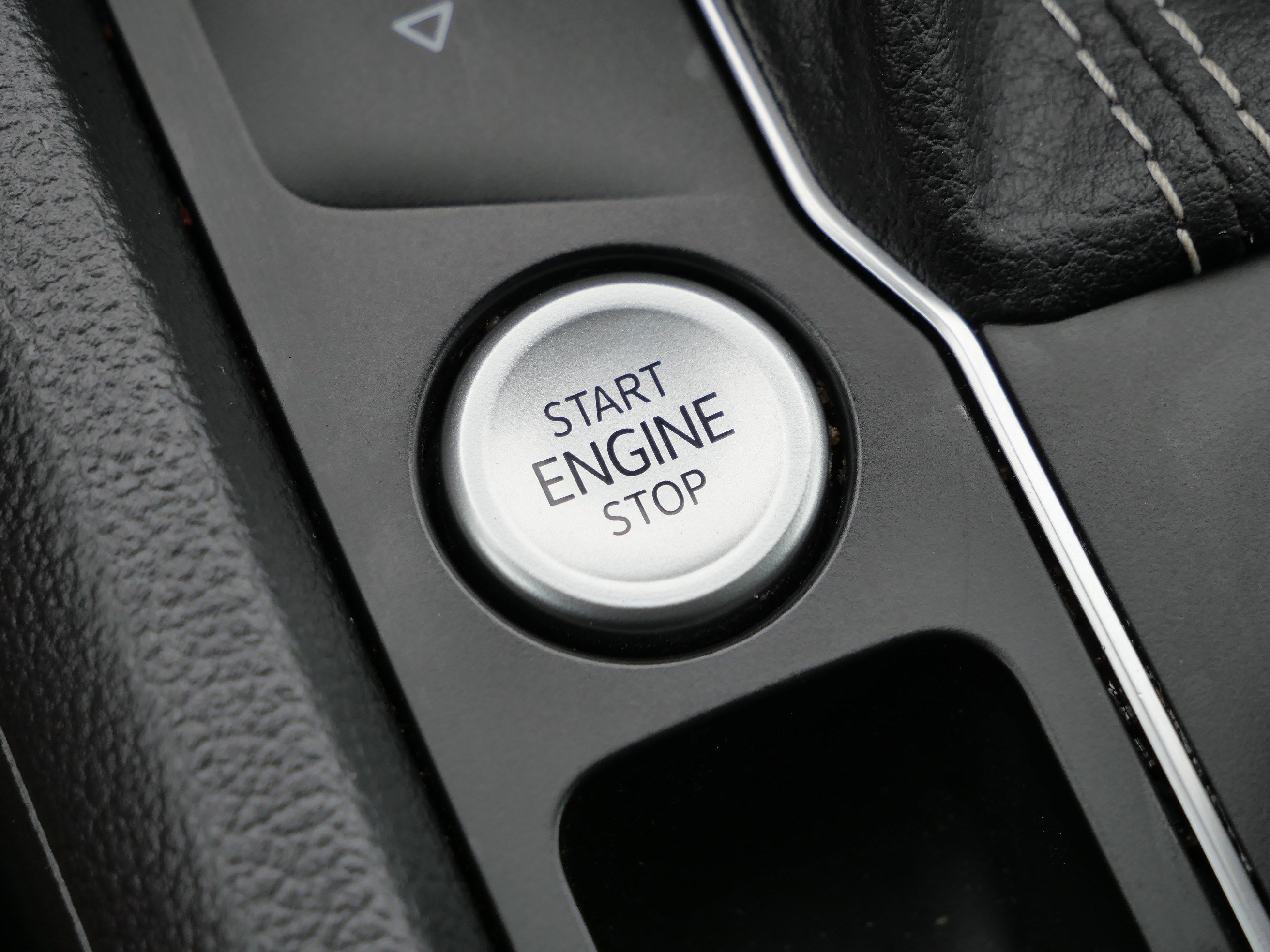 Used 2022 Volkswagen Atlas Cross Sport SEL R-Line image 27