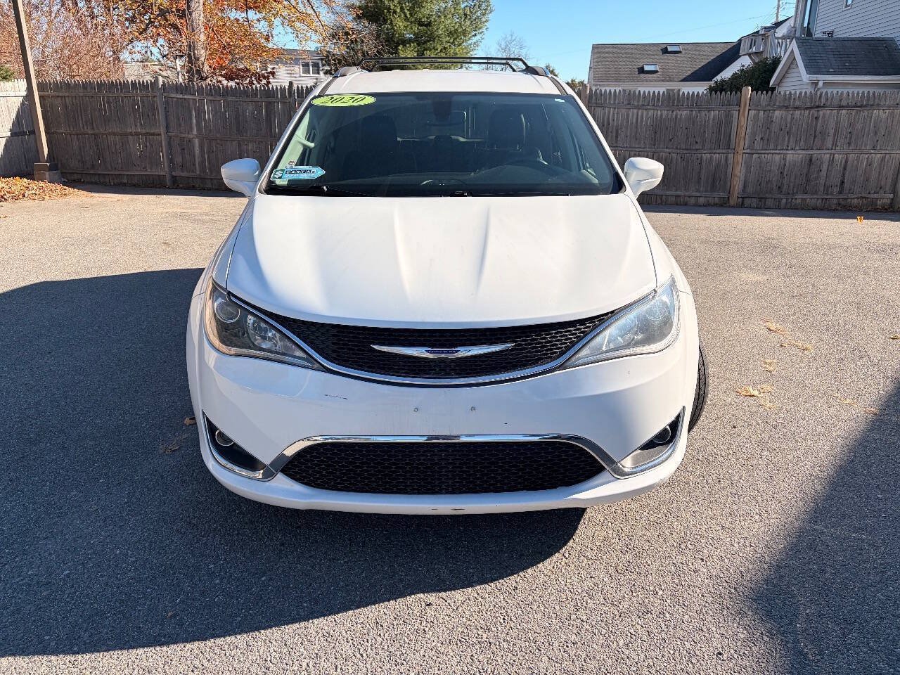 Used 2020 Chrysler Pacifica Touring-L FWD image 4