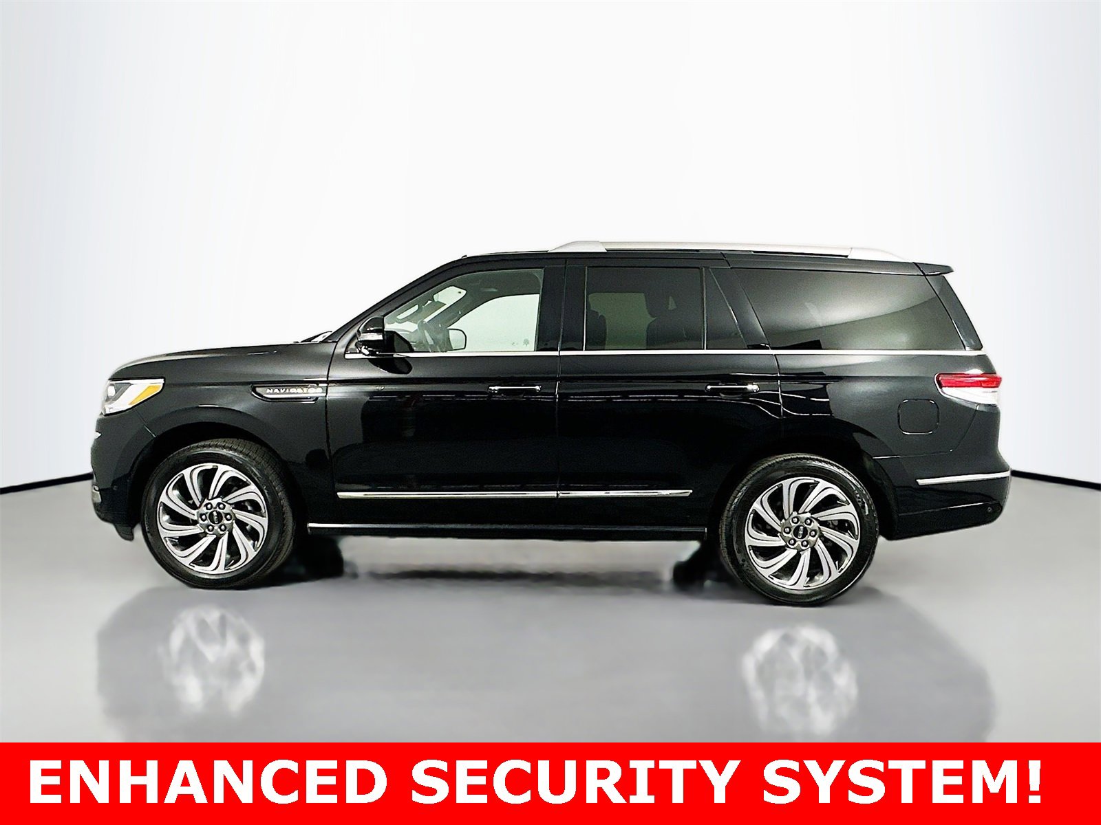 Used 2023 Lincoln Navigator Reserve image 4