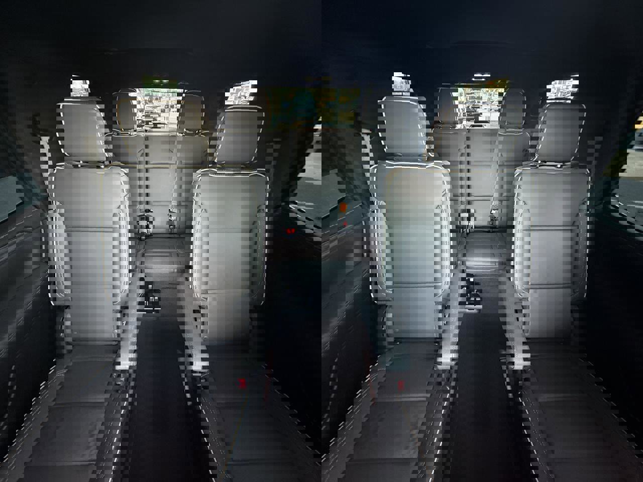 Used 2024 GMC Yukon SLT w/ SLT Luxury Package image 36