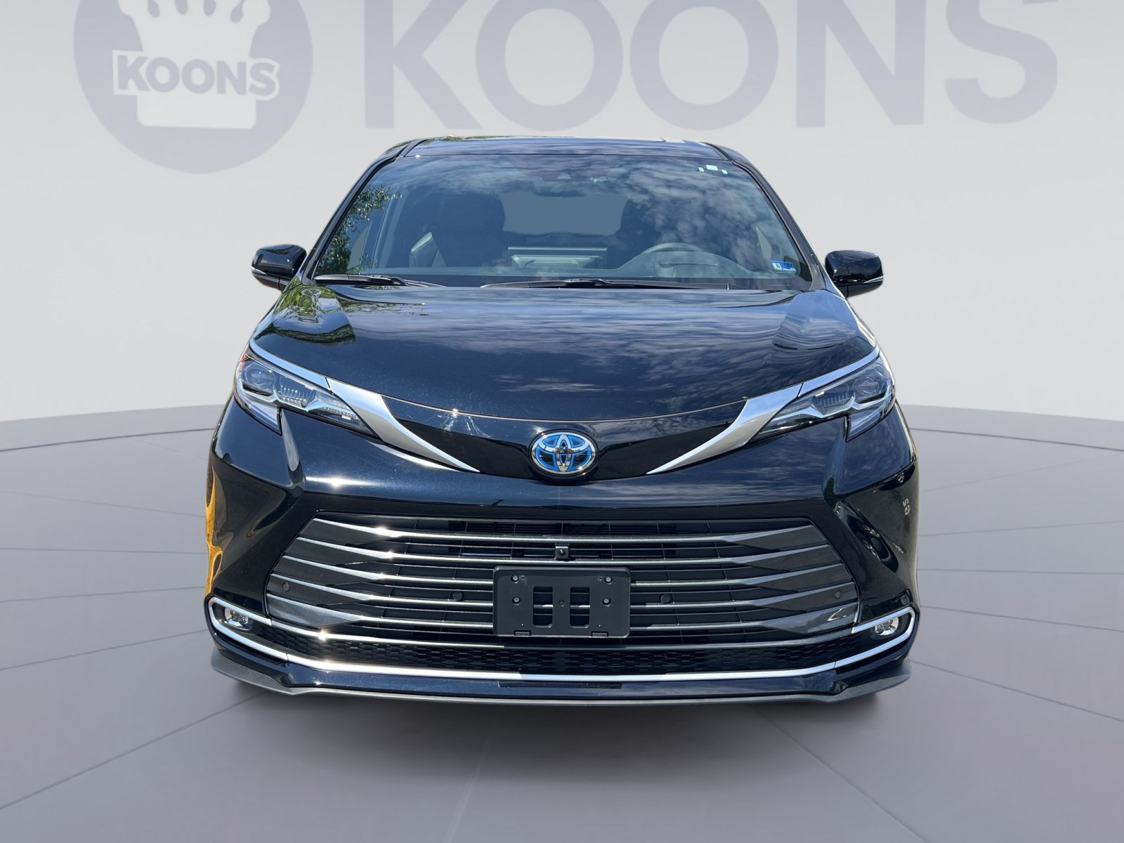Used 2025 Toyota Sienna Platinum AWD/4WD image 8