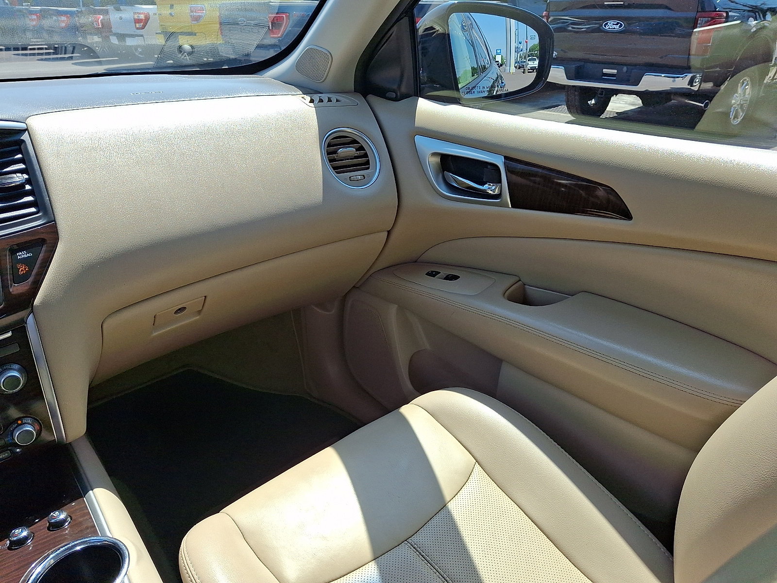 Used 2015 Nissan Pathfinder Platinum w/ Family Entertainment Package AWD/4WD image 16