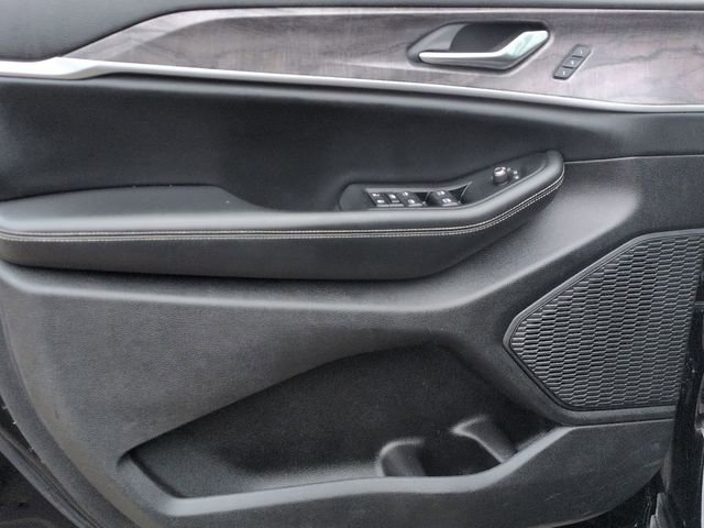 Certified 2024 Jeep Grand Cherokee L Limited w/ Luxury Tech Group II image 15