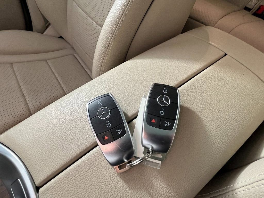 Used 2022 Mercedes-Benz GLC 300 GLC 300 image 29