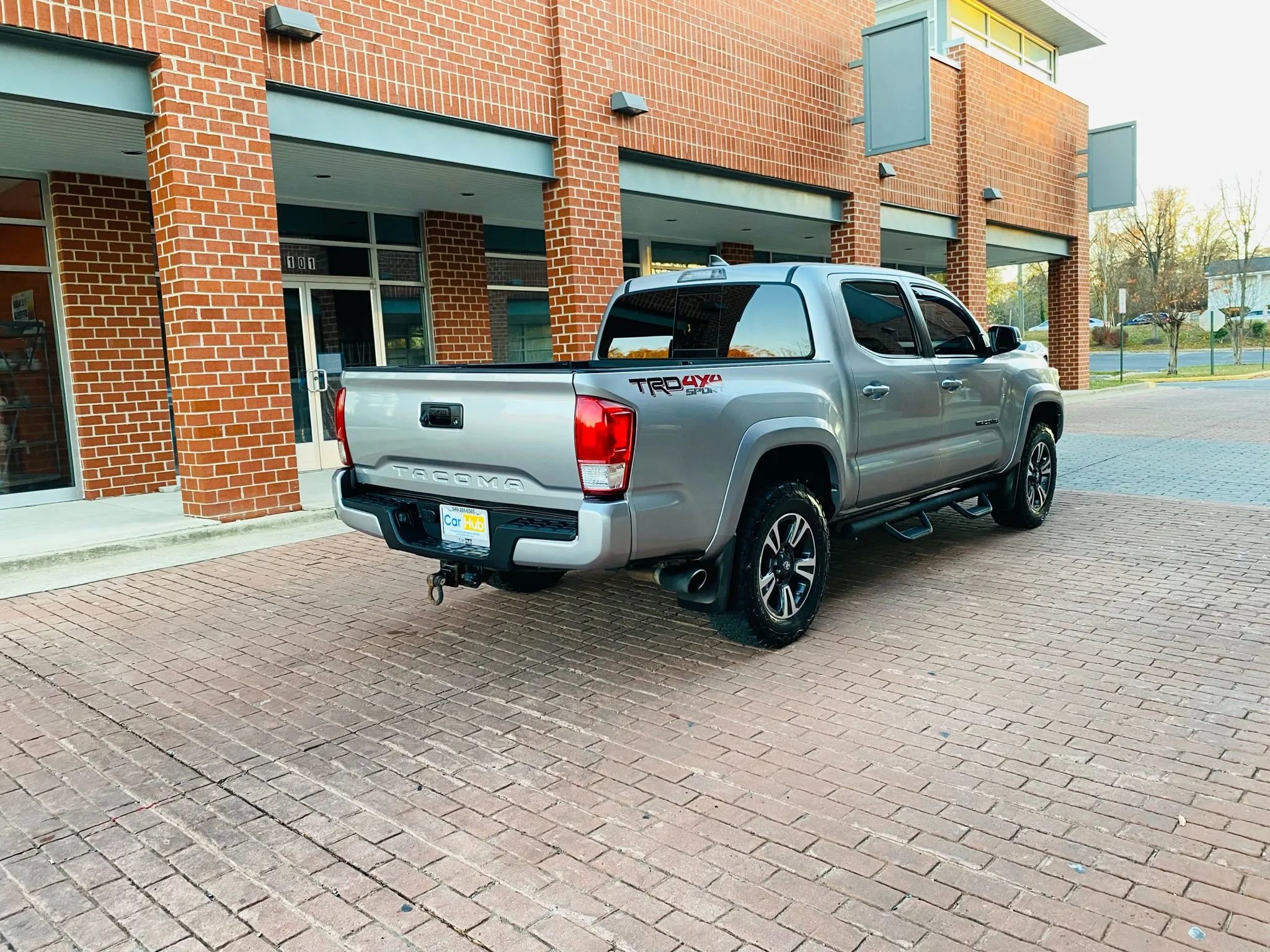 Used 2017 Toyota Tacoma TRD Sport image 6