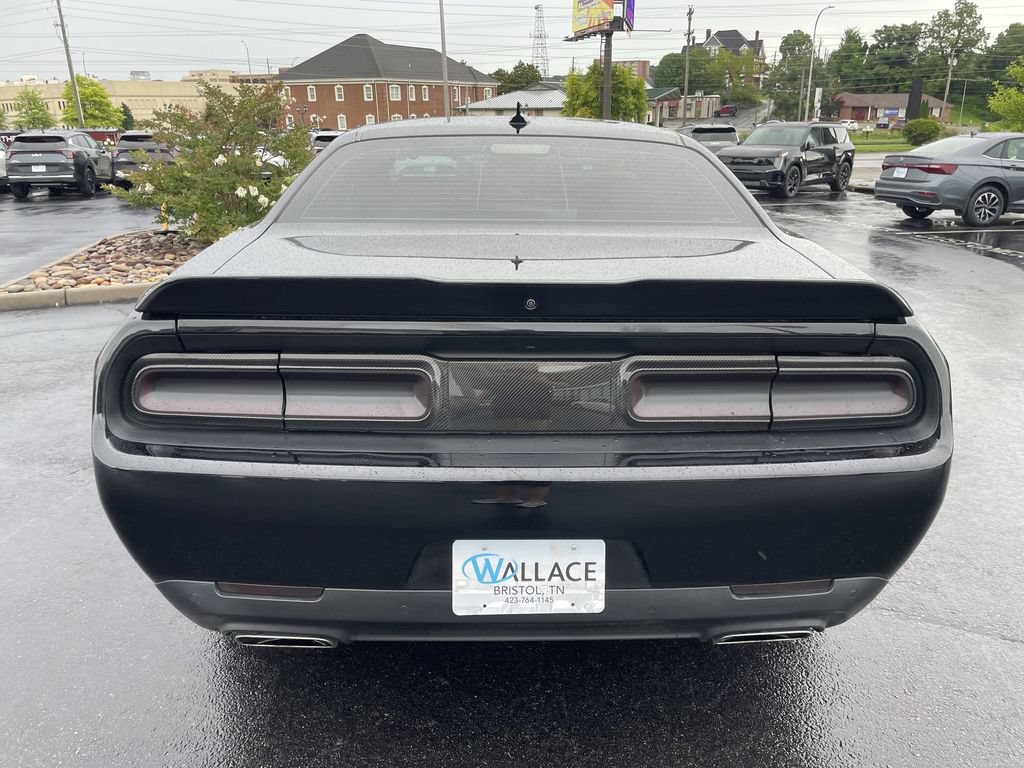 Used 2016 Dodge Challenger SRT w/ Technology Group RWD image 5