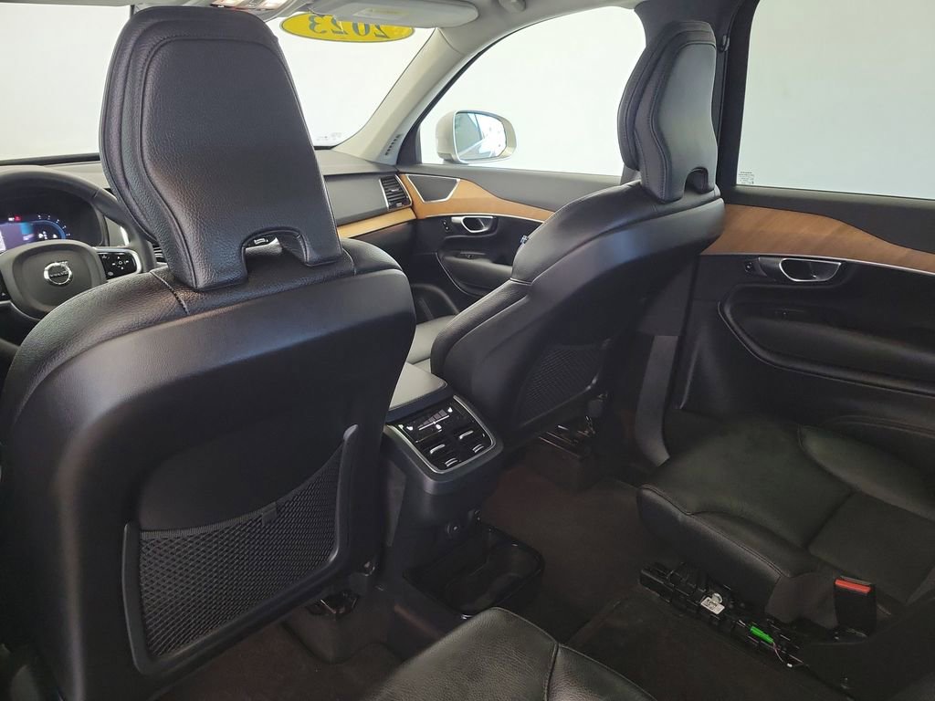 Used 2023 Volvo XC90 B6 Plus image 15