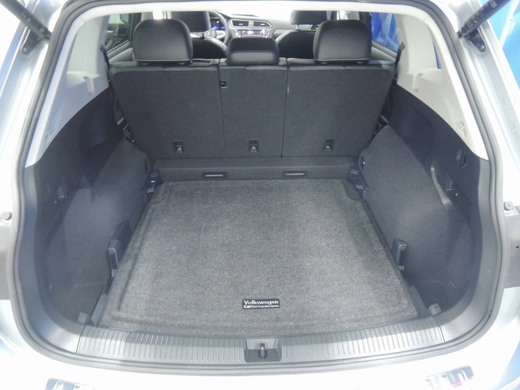 Used 2022 Volkswagen Tiguan SE image 32