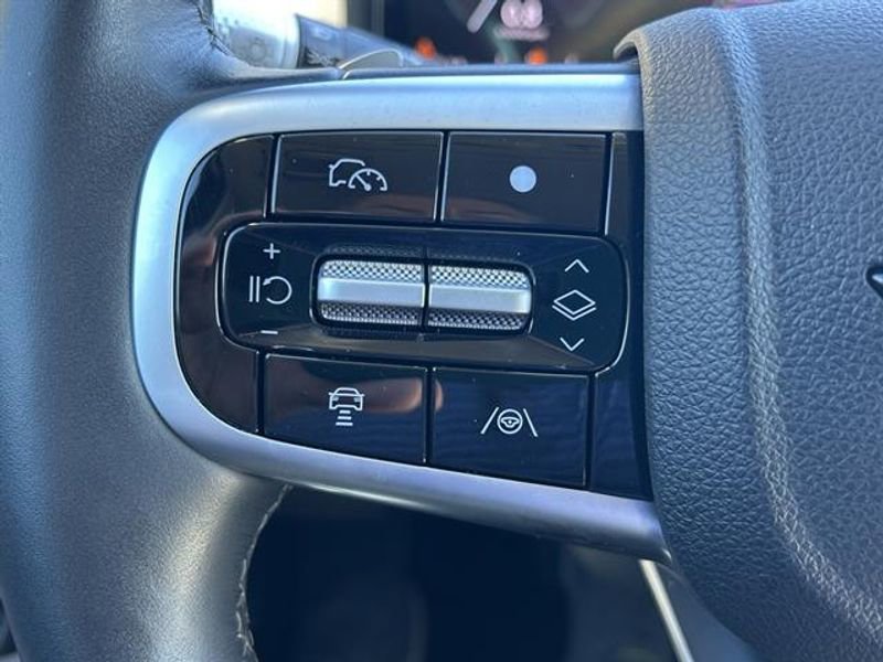 Used 2025 Genesis GV80 2.5T Standard image 13